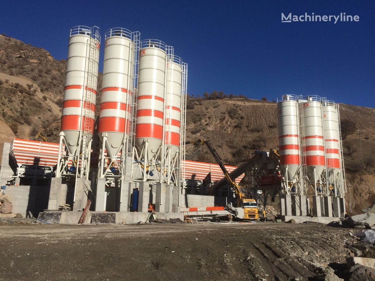nový silo cementu Semix Zementsilos