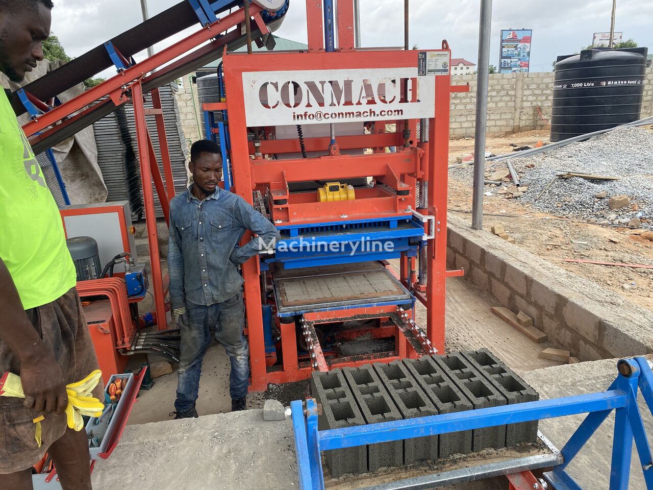 nový stroj na výrobu betonových prefabrikátů Conmach BlockKing-12MS Concrete Block Making Machine - 4.000 units/shift